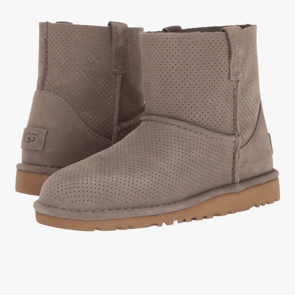 UGG Women’s Classic Unlined Suede Mini Slouch Boot